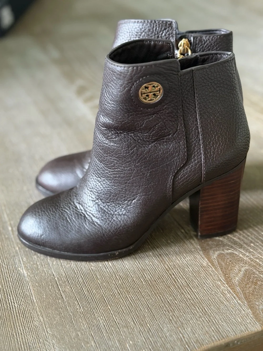 Tory Burch Dark Brown Pebbled Leather Booties Gold Logo Stacked Heel Sz 7